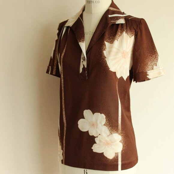 Vintage 1970s Blouse, Brown and White Floral Print Nylon Short Sleeved Shirt - Picture 8 of 10